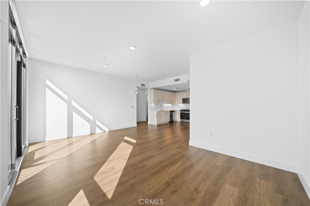 218 N El Molino Avenue 501