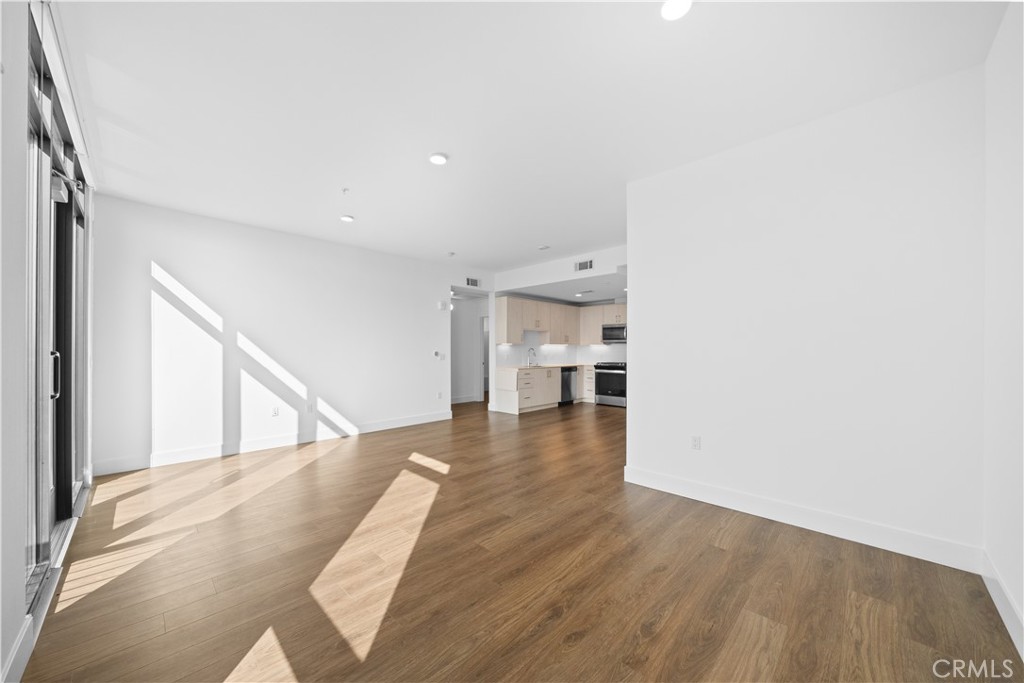 218 N El Molino Avenue 501