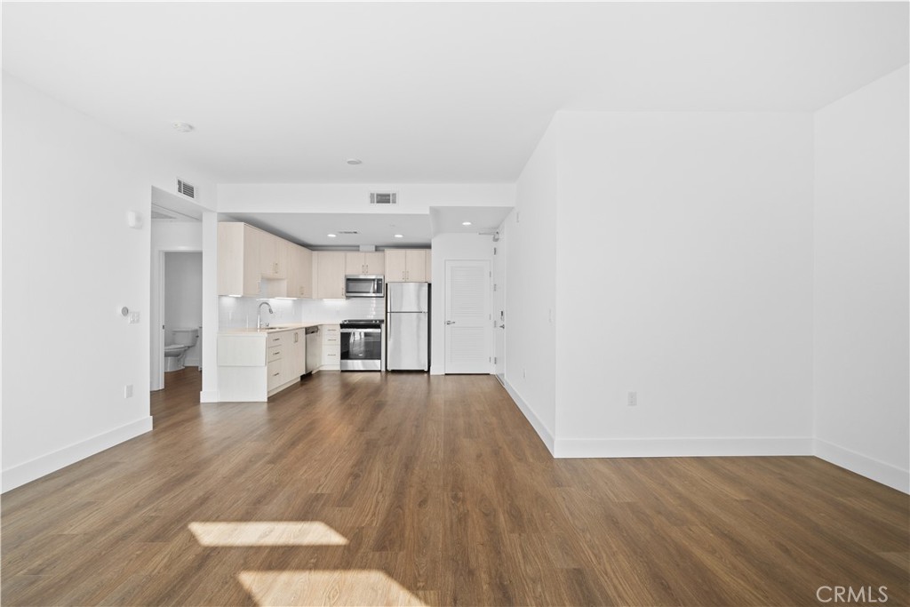 218 N El Molino Avenue 501