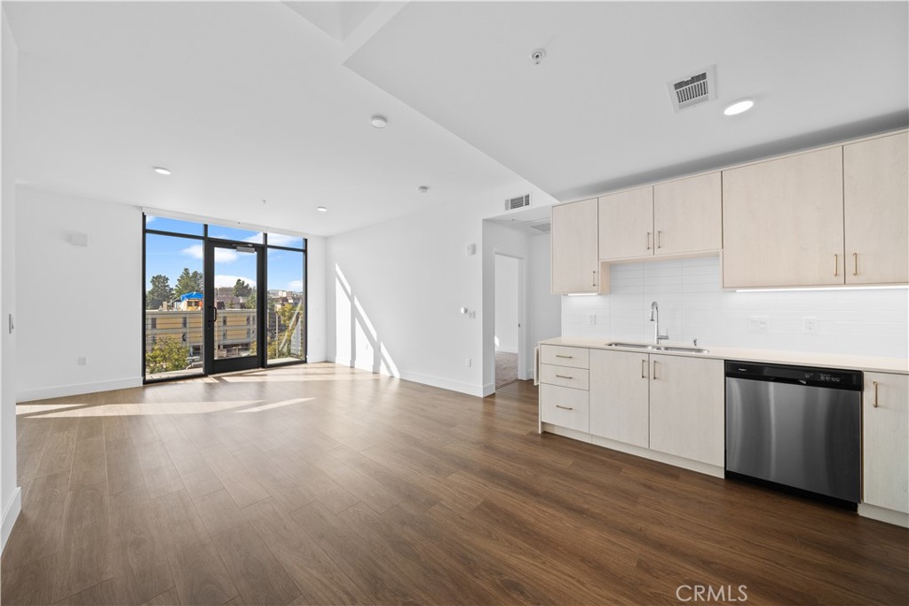 218 N El Molino Avenue 501