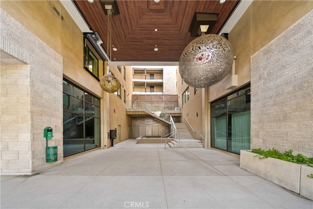 218 N El Molino Avenue 501