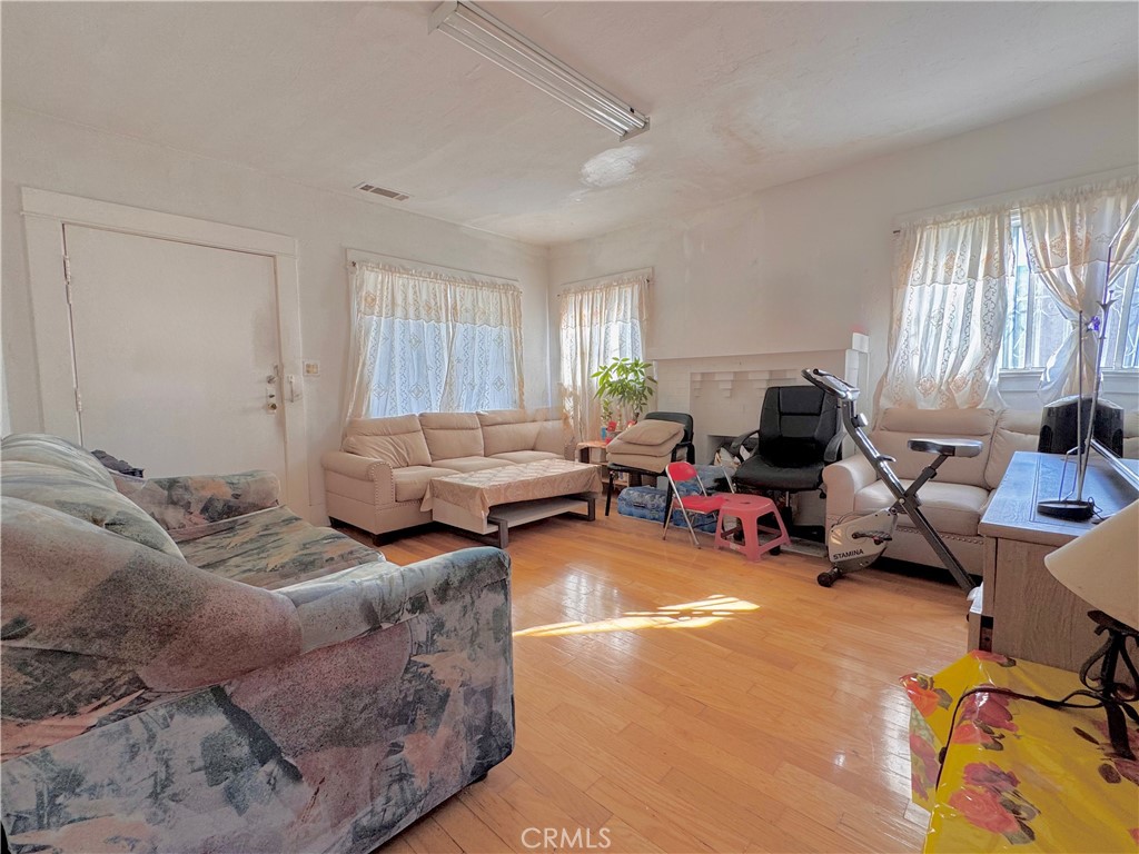 3817 Rosemead Boulevard