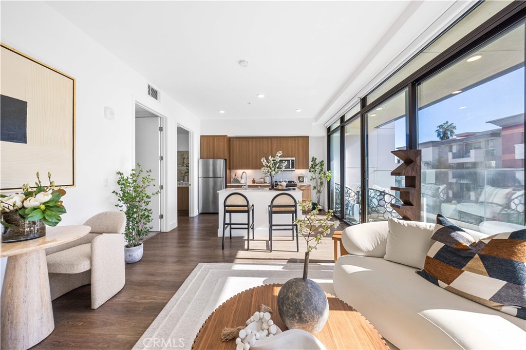 709 E Walnut Street 315