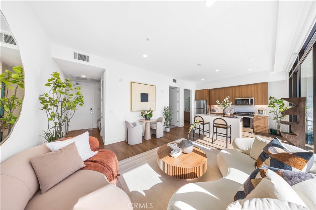 709 E Walnut Street 315