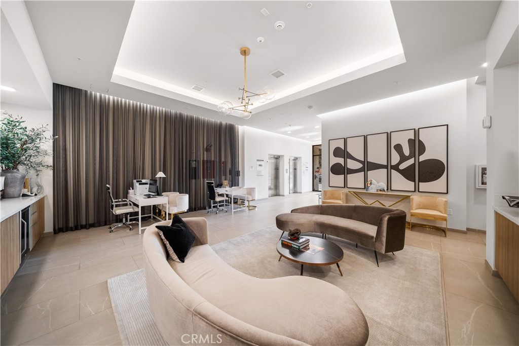 709 E Walnut Street 315