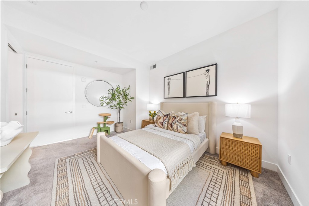 709 E Walnut Street 315