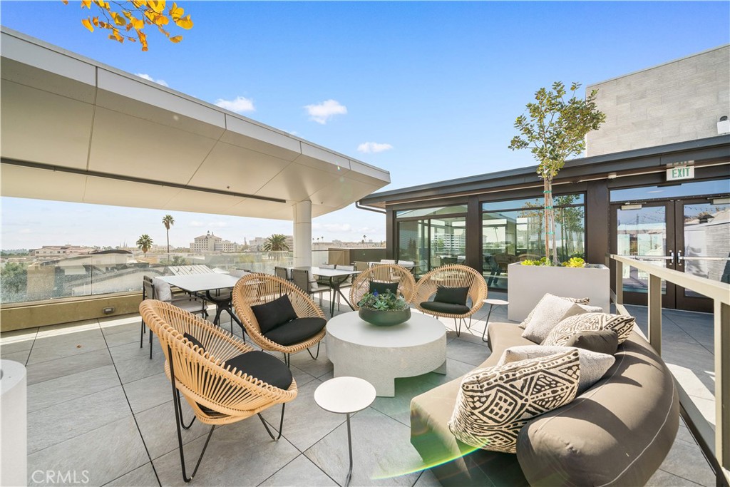 709 E Walnut Street 315