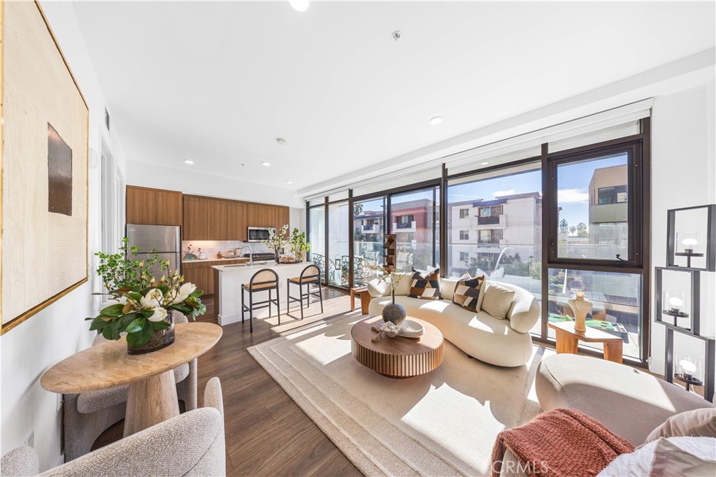 709 E Walnut Street 315