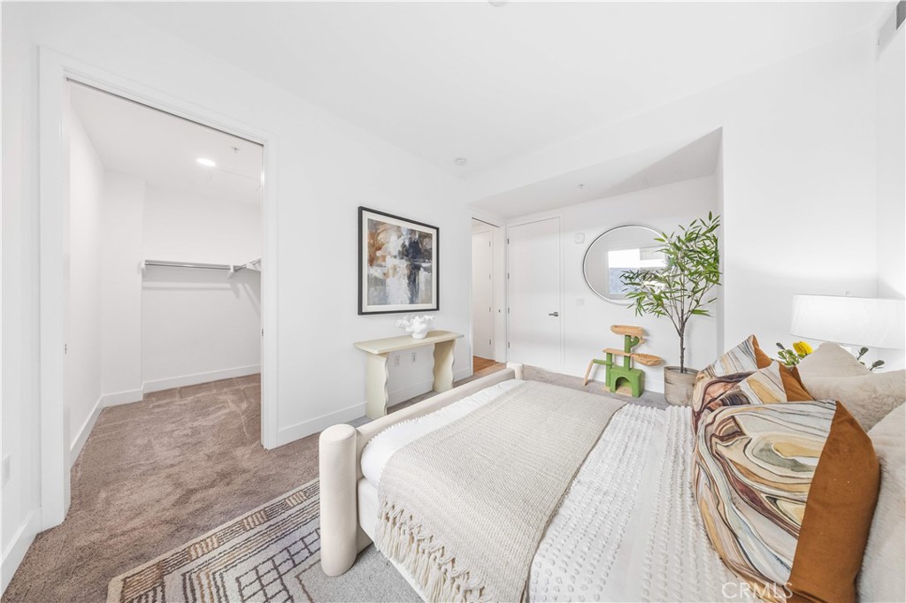 709 E Walnut Street 315