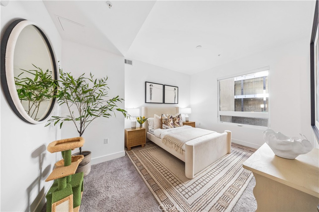 709 E Walnut Street 315