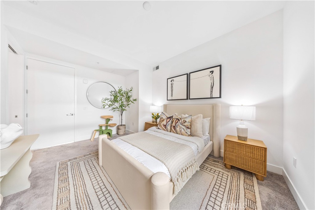 709 E Walnut Street 315