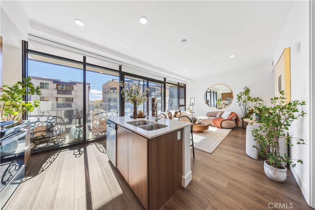 709 E Walnut Street 315