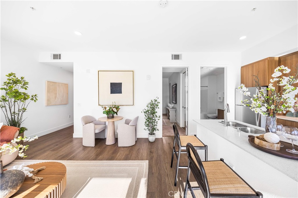 709 E Walnut Street 315