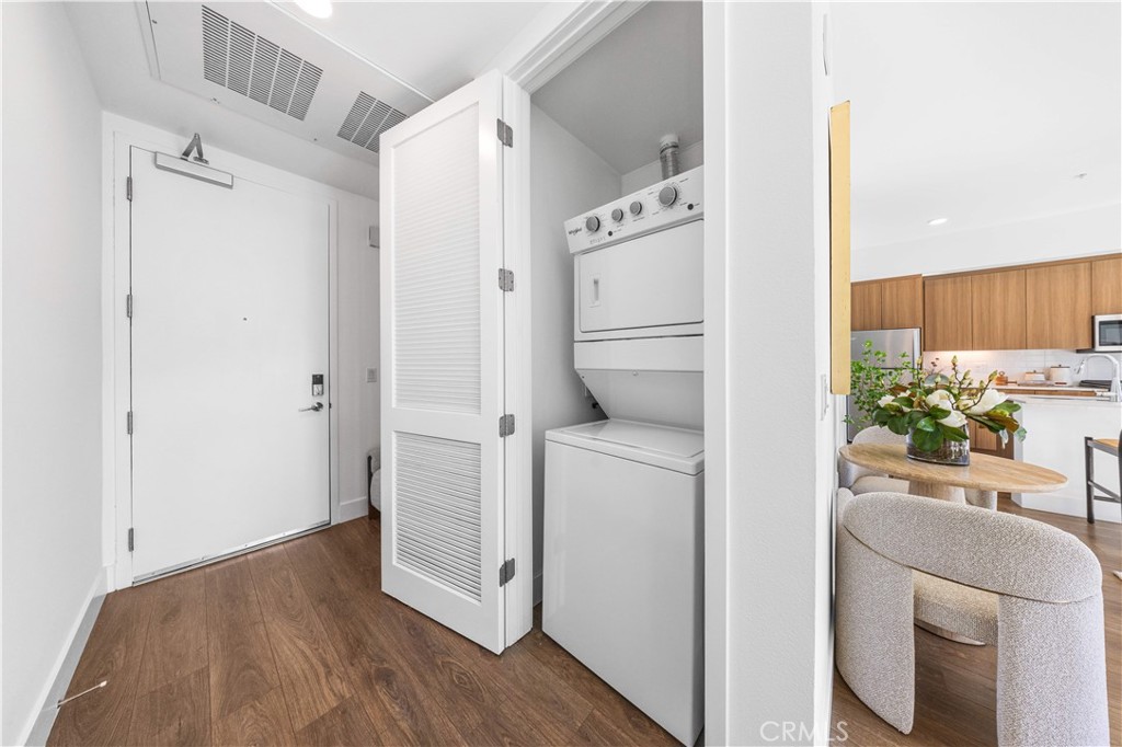 709 E Walnut Street 315