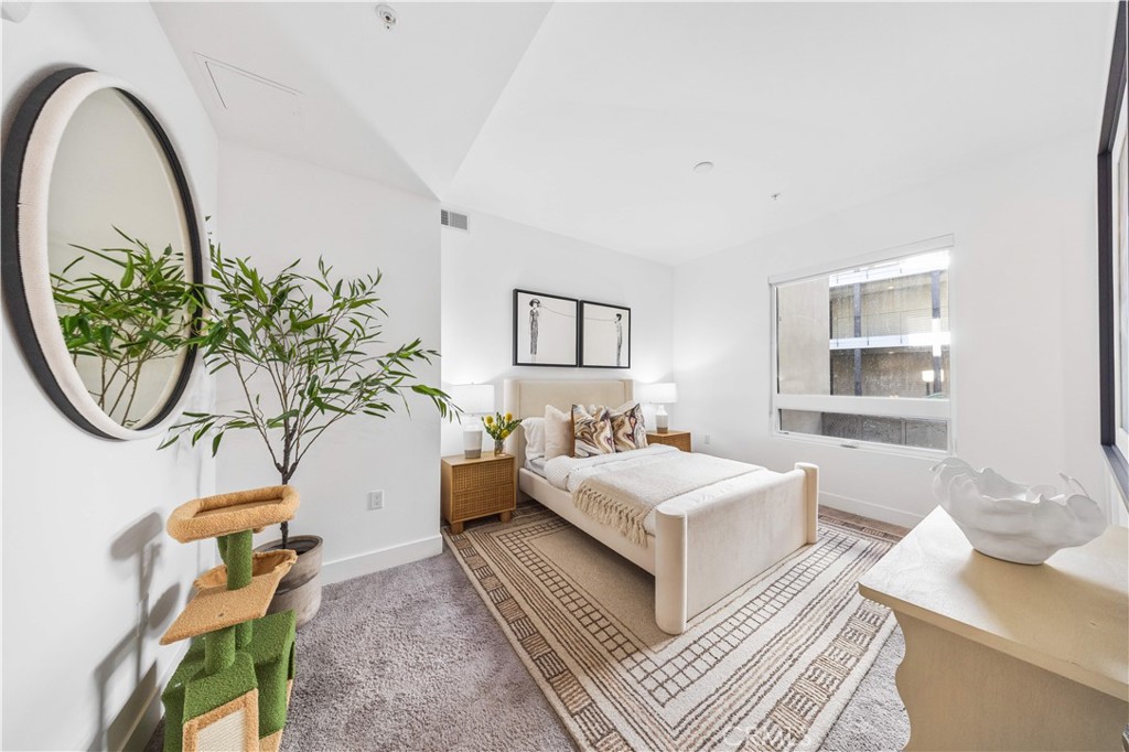 709 E Walnut Street 315