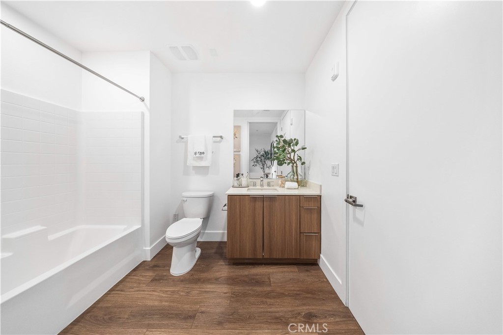 709 E Walnut Street 315