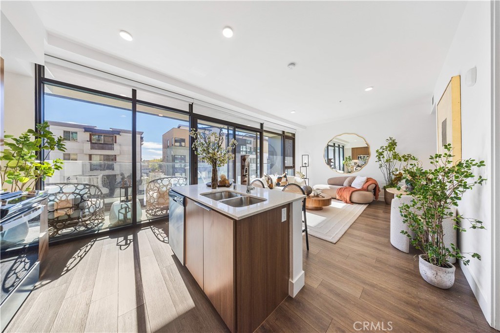 709 E Walnut Street 315