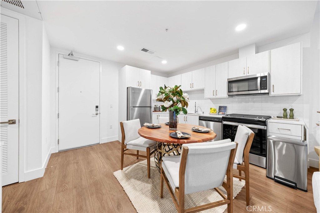 709 E Walnut Street 222