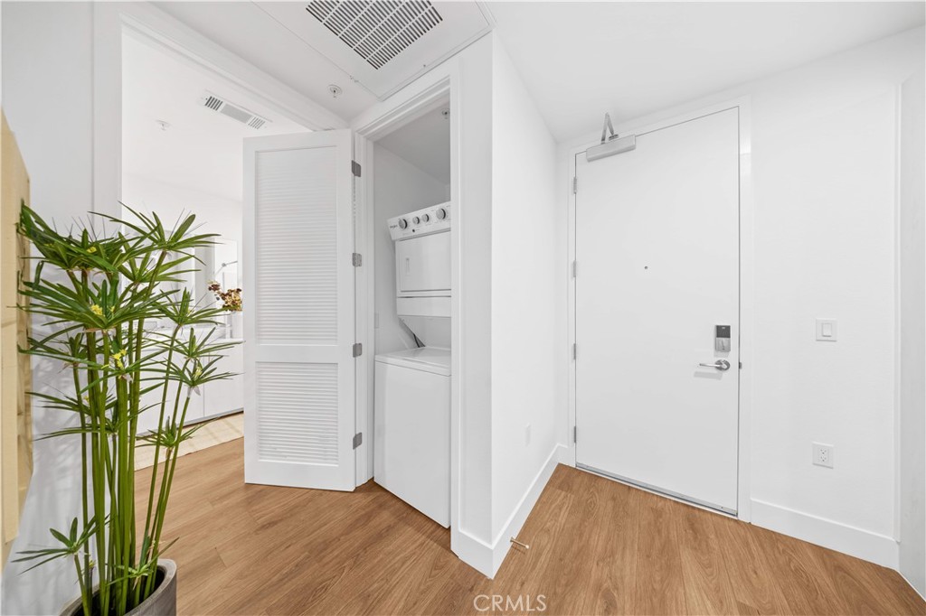 709 E Walnut Street 222