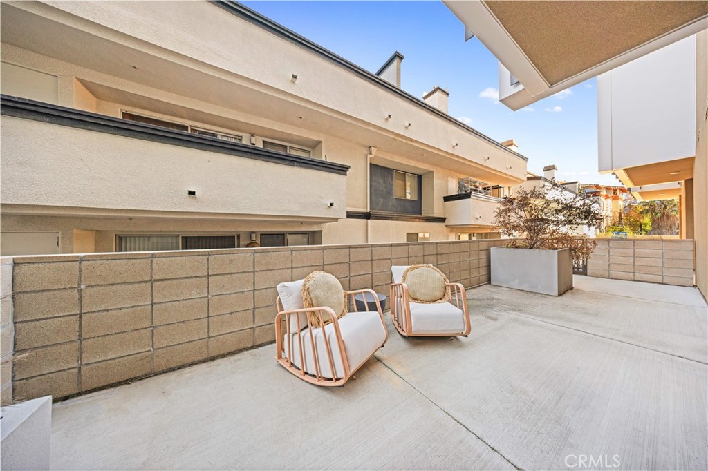 709 E Walnut Street 222