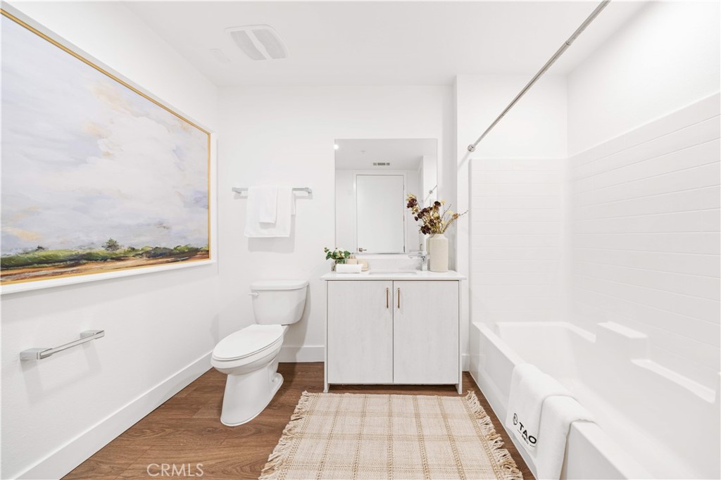 709 E Walnut Street 222