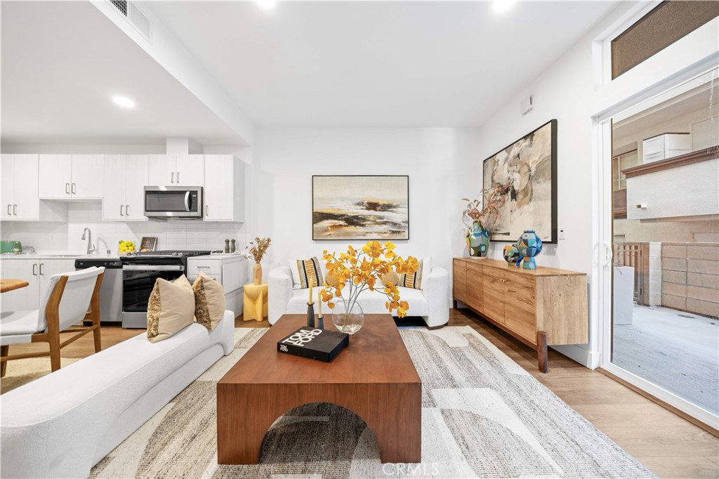 709 E Walnut Street 222