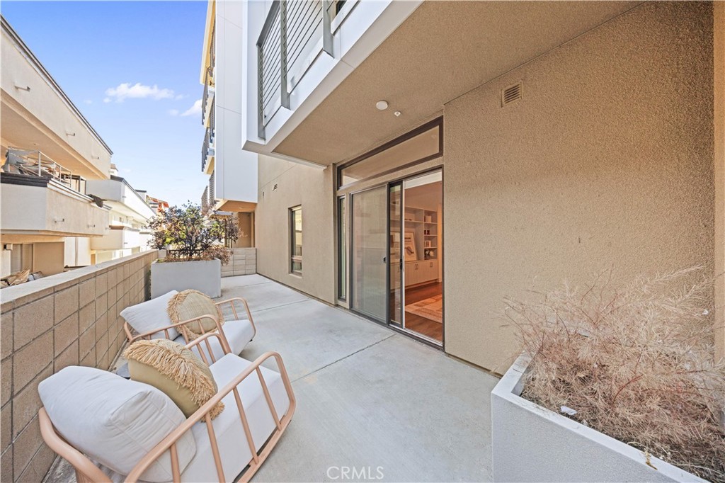 709 E Walnut Street 222