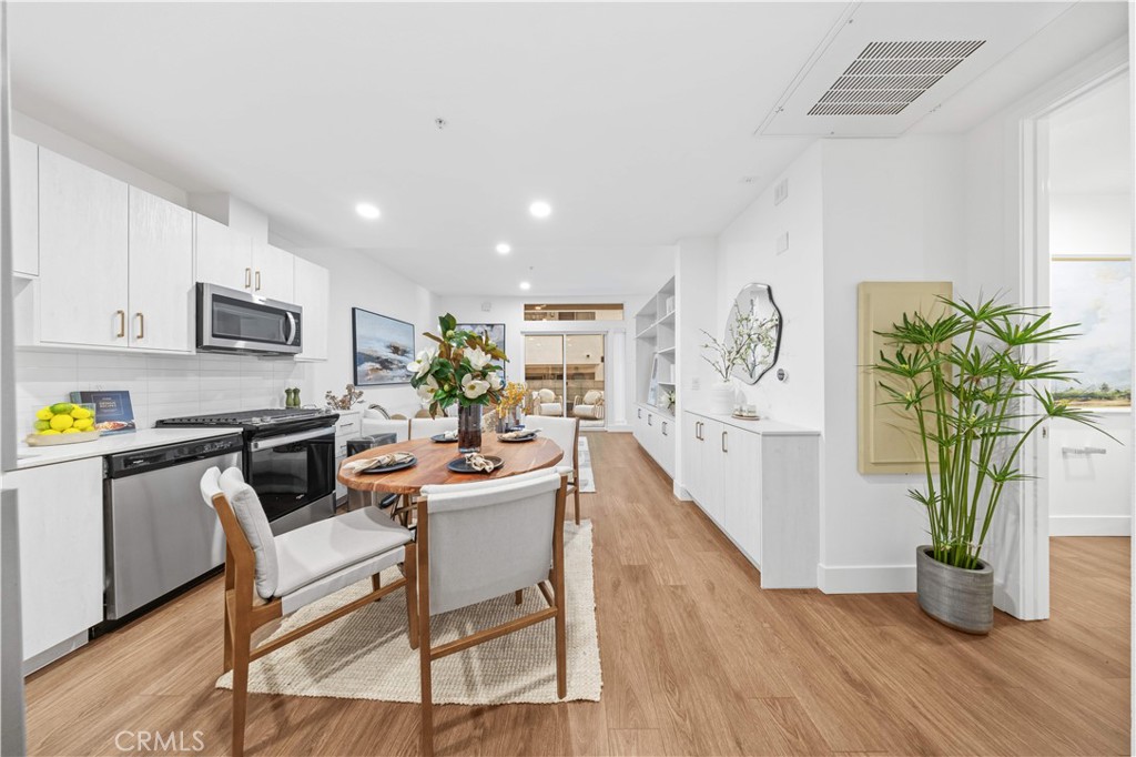 709 E Walnut Street 222