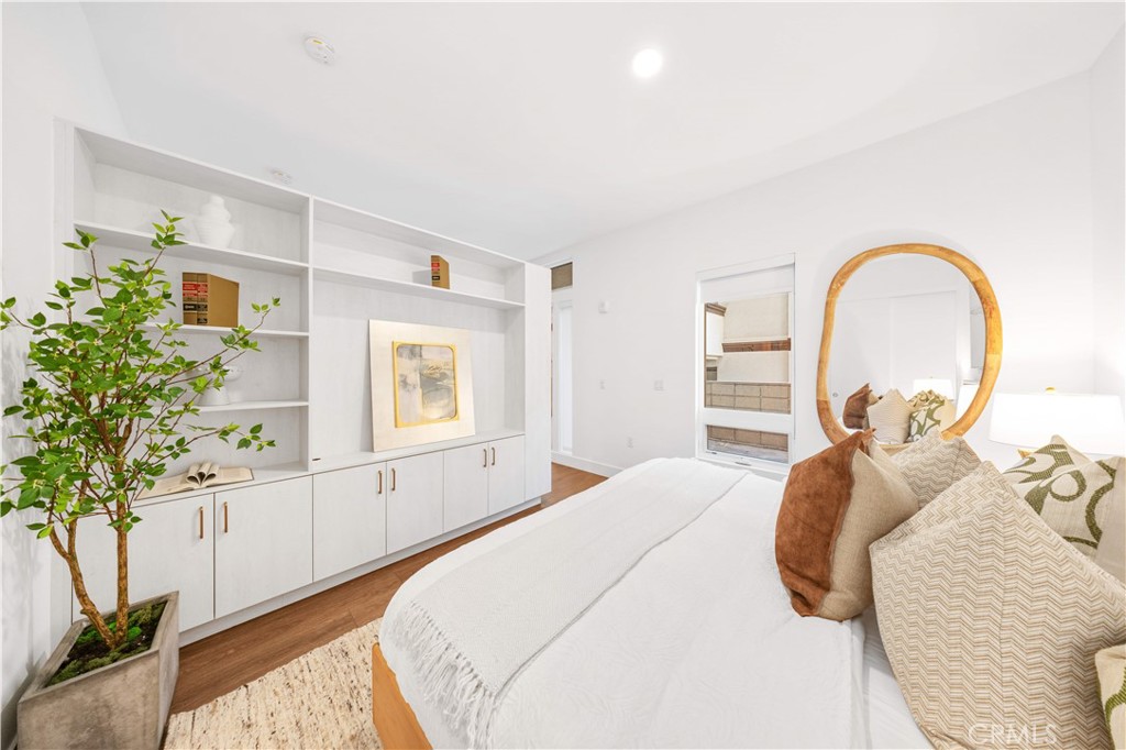 709 E Walnut Street 222