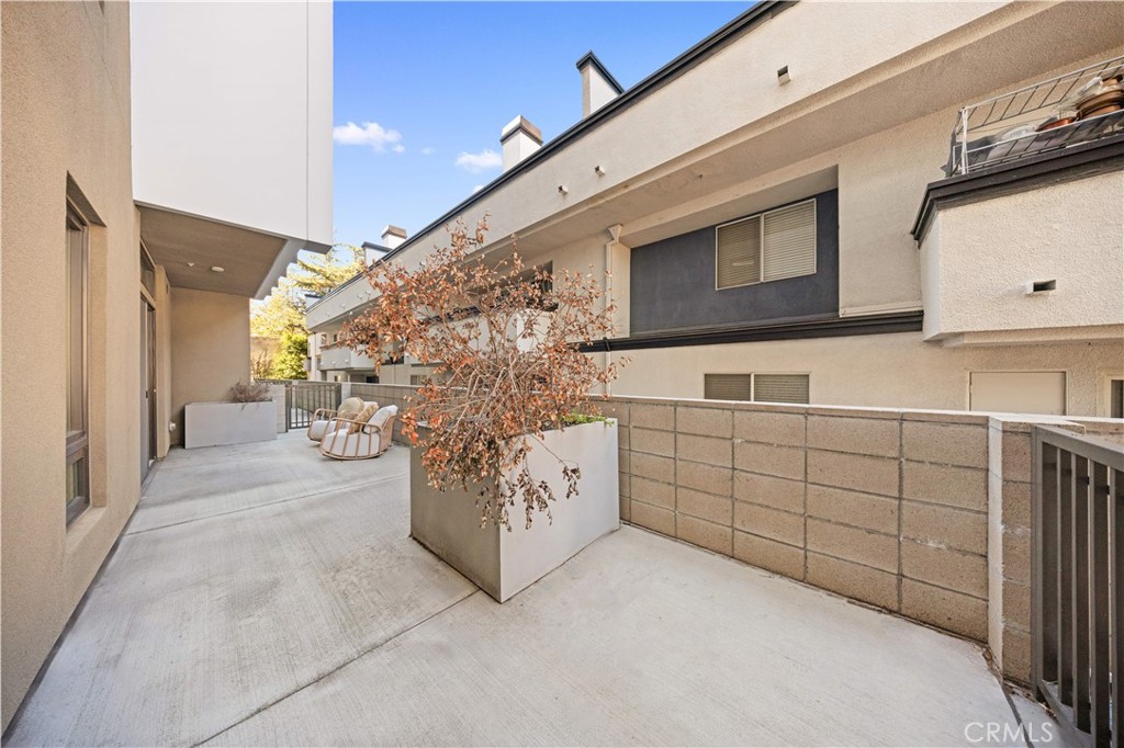 709 E Walnut Street 222