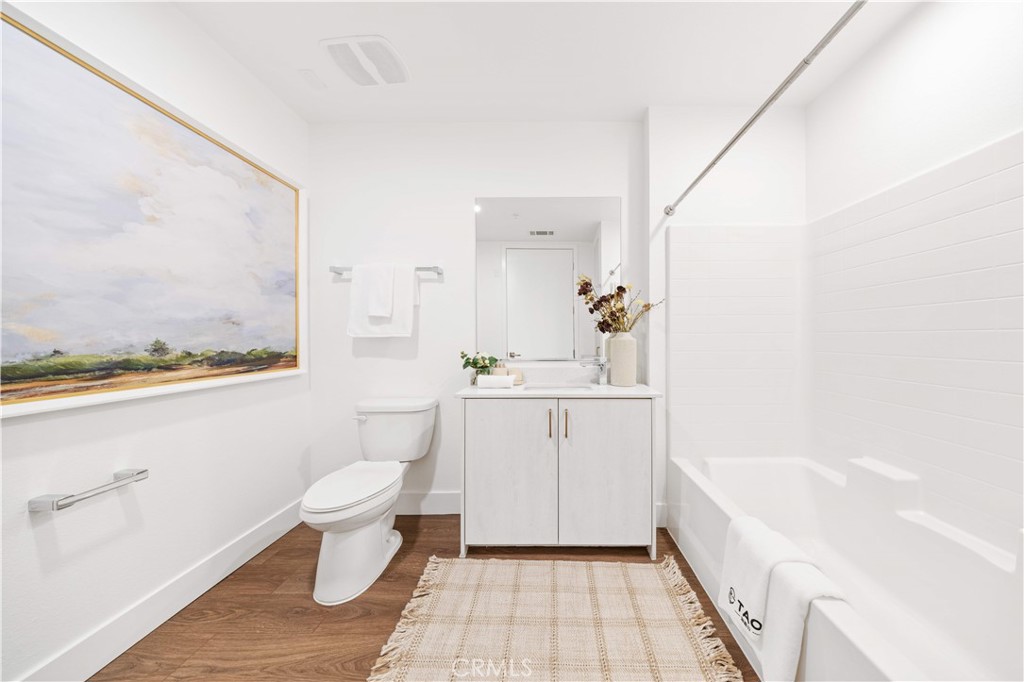 709 E Walnut Street 222