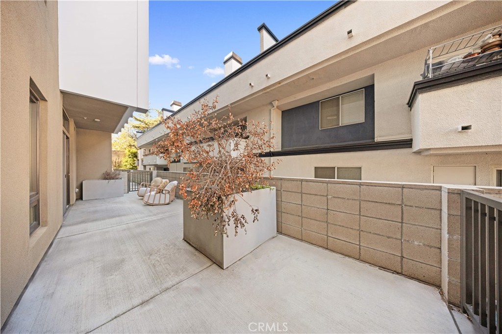 709 E Walnut Street 222