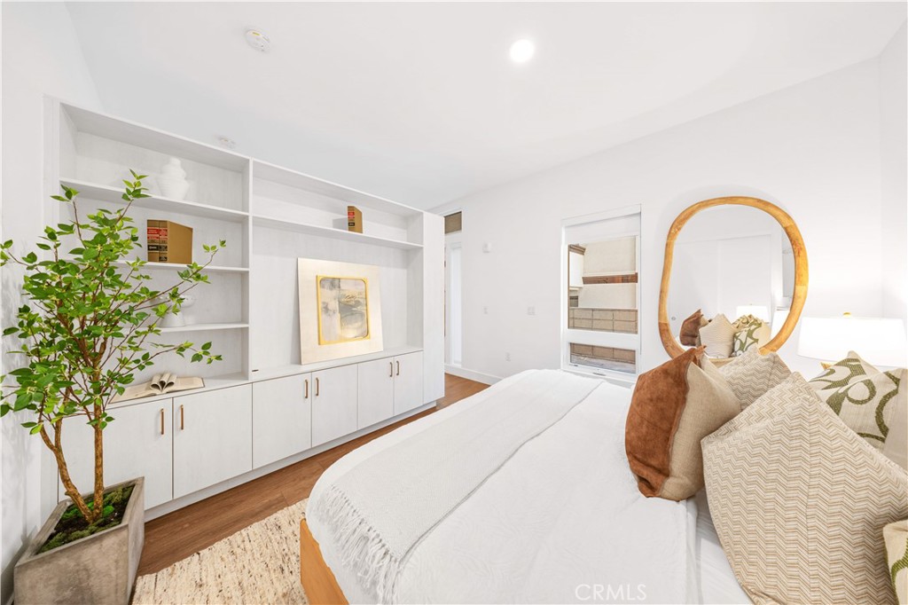 709 E Walnut Street 222