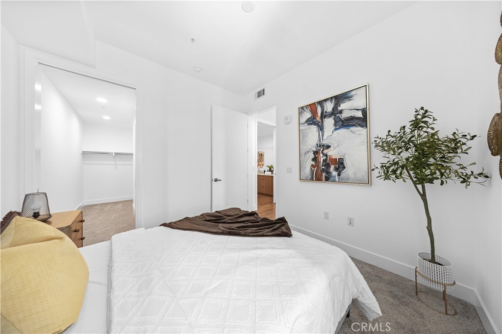 709 E Walnut Street 417