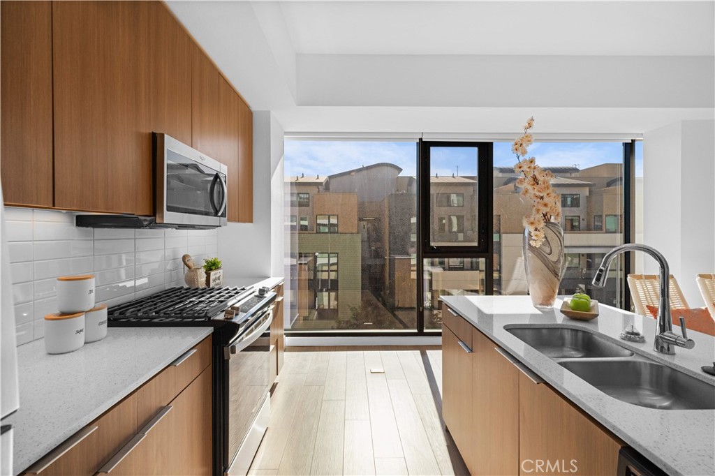 709 E Walnut Street 417