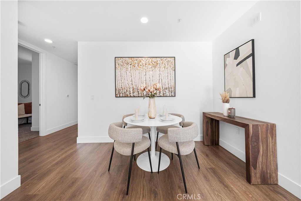 709 E Walnut Street 417