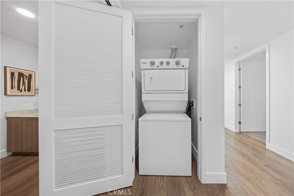 709 E Walnut Street 417