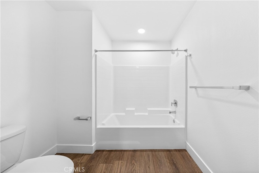 709 E Walnut Street 417