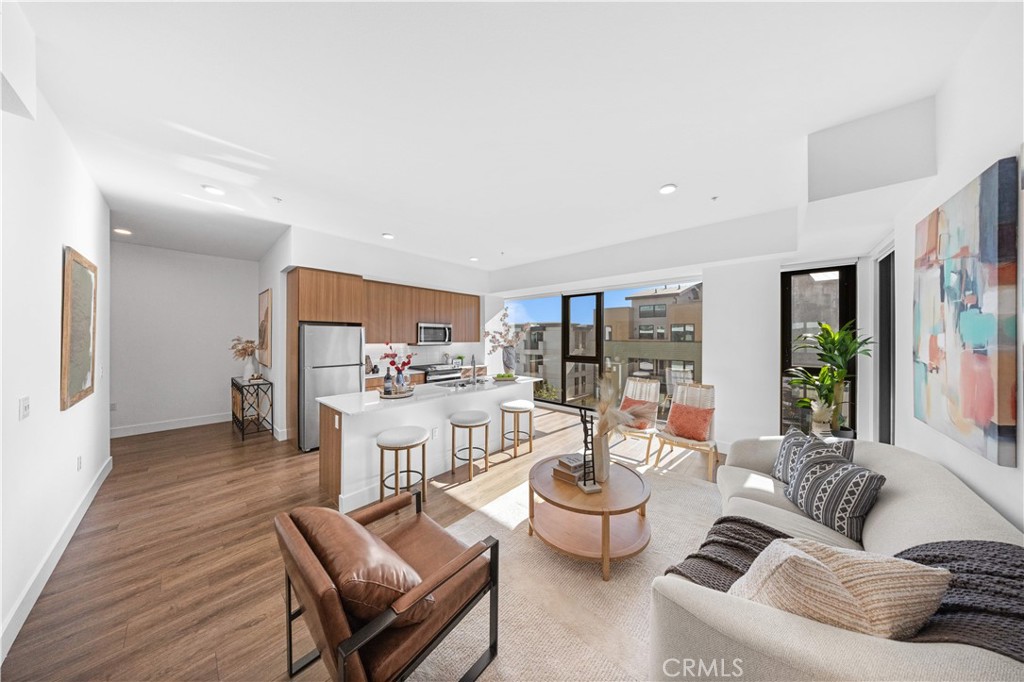 709 E Walnut Street 417