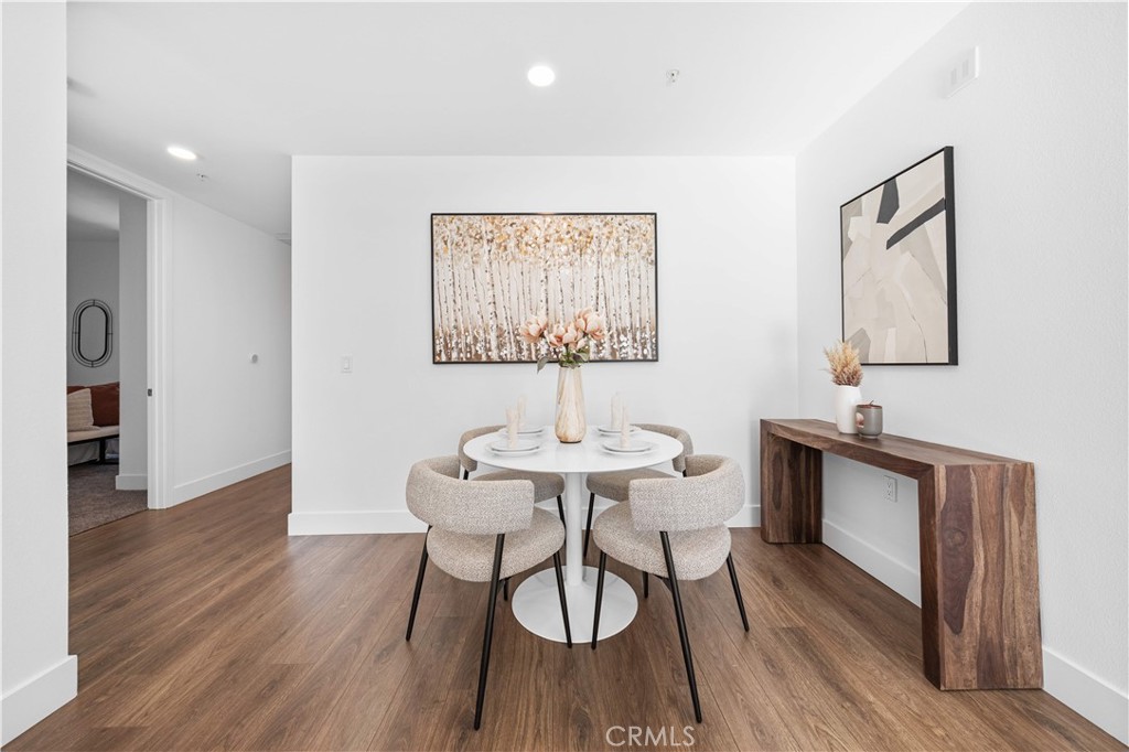 709 E Walnut Street 417