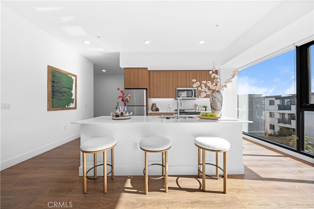 709 E Walnut Street 417