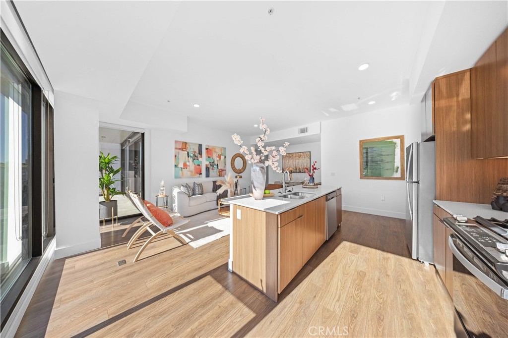 709 E Walnut Street 417