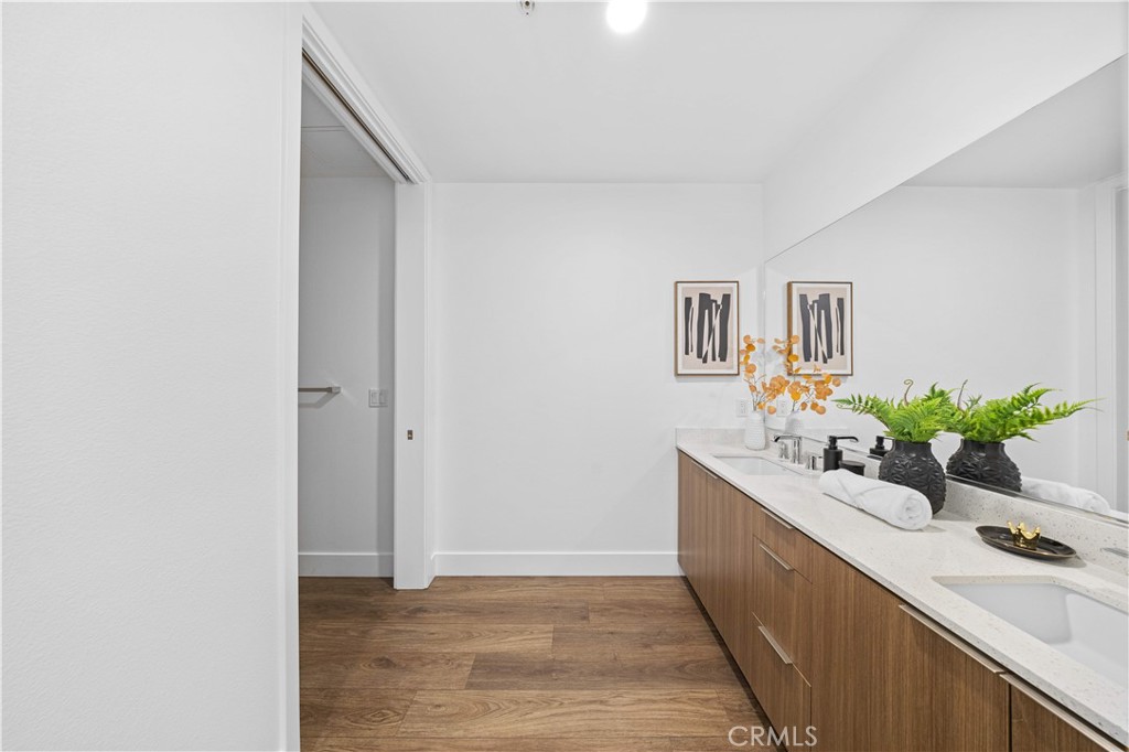 709 E Walnut Street 417