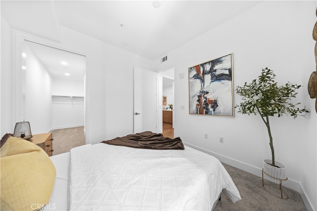 709 E Walnut Street 417