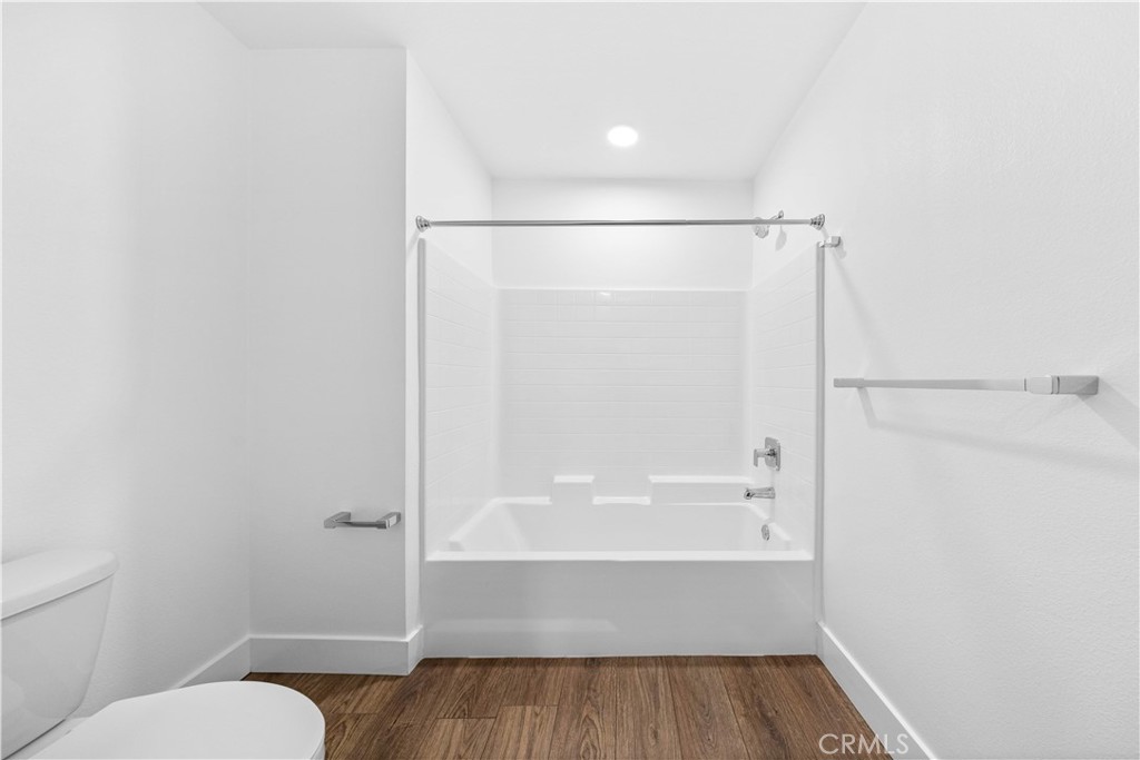 709 E Walnut Street 417