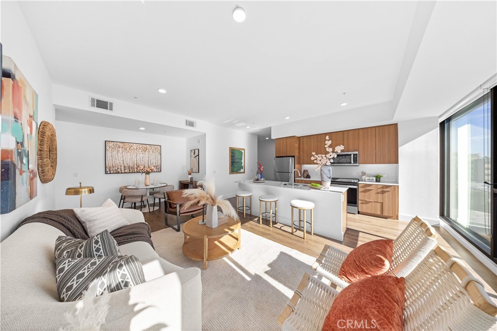 709 E Walnut Street 417