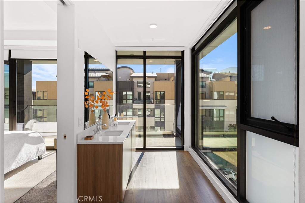 709 E Walnut Street 417