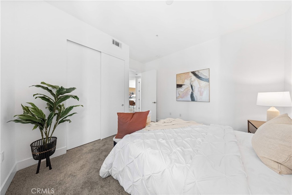 709 E Walnut Street 417