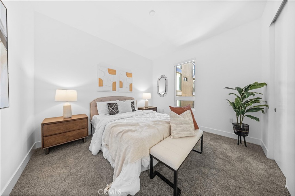 709 E Walnut Street 417