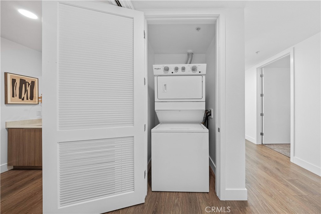 709 E Walnut Street 417